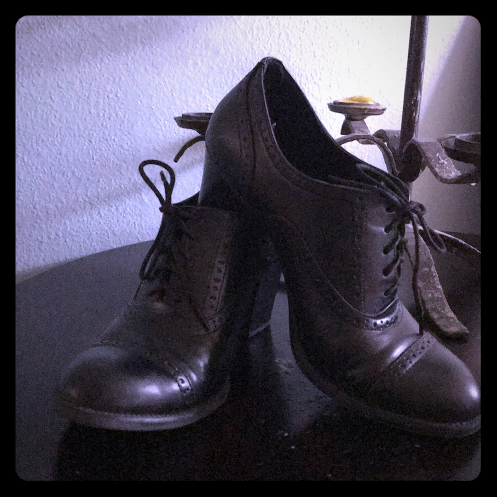 Matte black vintage inspired size 11 heels
